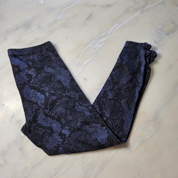 Old Navy Pants - Old Navy Snakeskin Print Stirrup Leggings‎ Womens Medium Blue Black